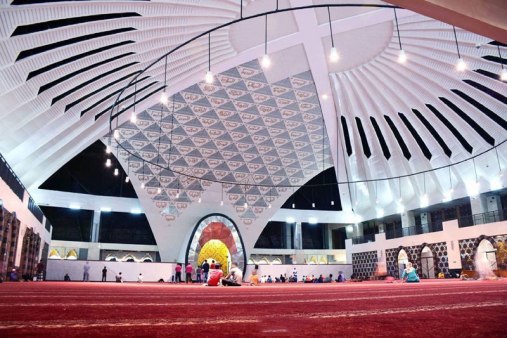 interior-masjid-raya-sumbar